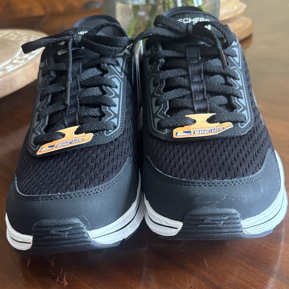 Skechers Black and White Mesh Slip-in Sneakers 9.5 - Picture 2 of 9